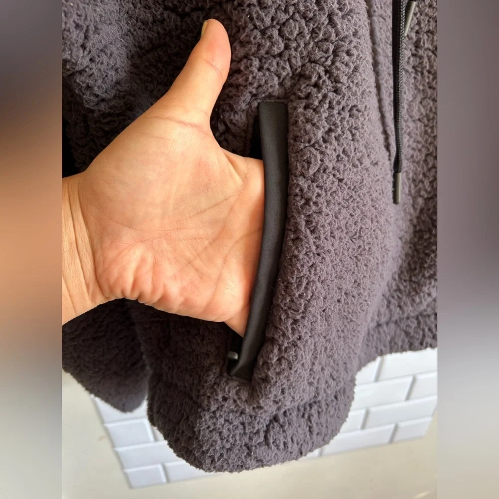 Under Armour Teddy Bear Sweater Size M - Picture 5 of 10